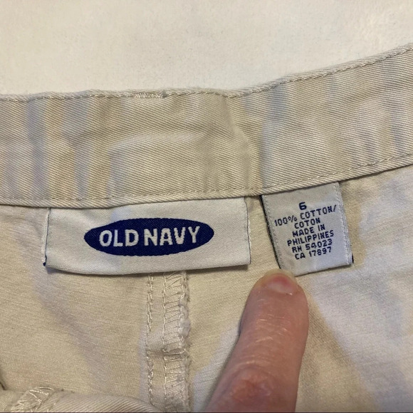Old Navy Khaki Shorts 6 - Picture 2 of 13